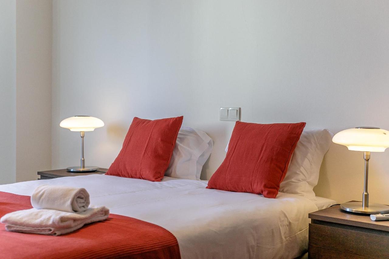 Lovelystay - Spacious 3Br Flat With Ac And Balcony Porto Exterior foto