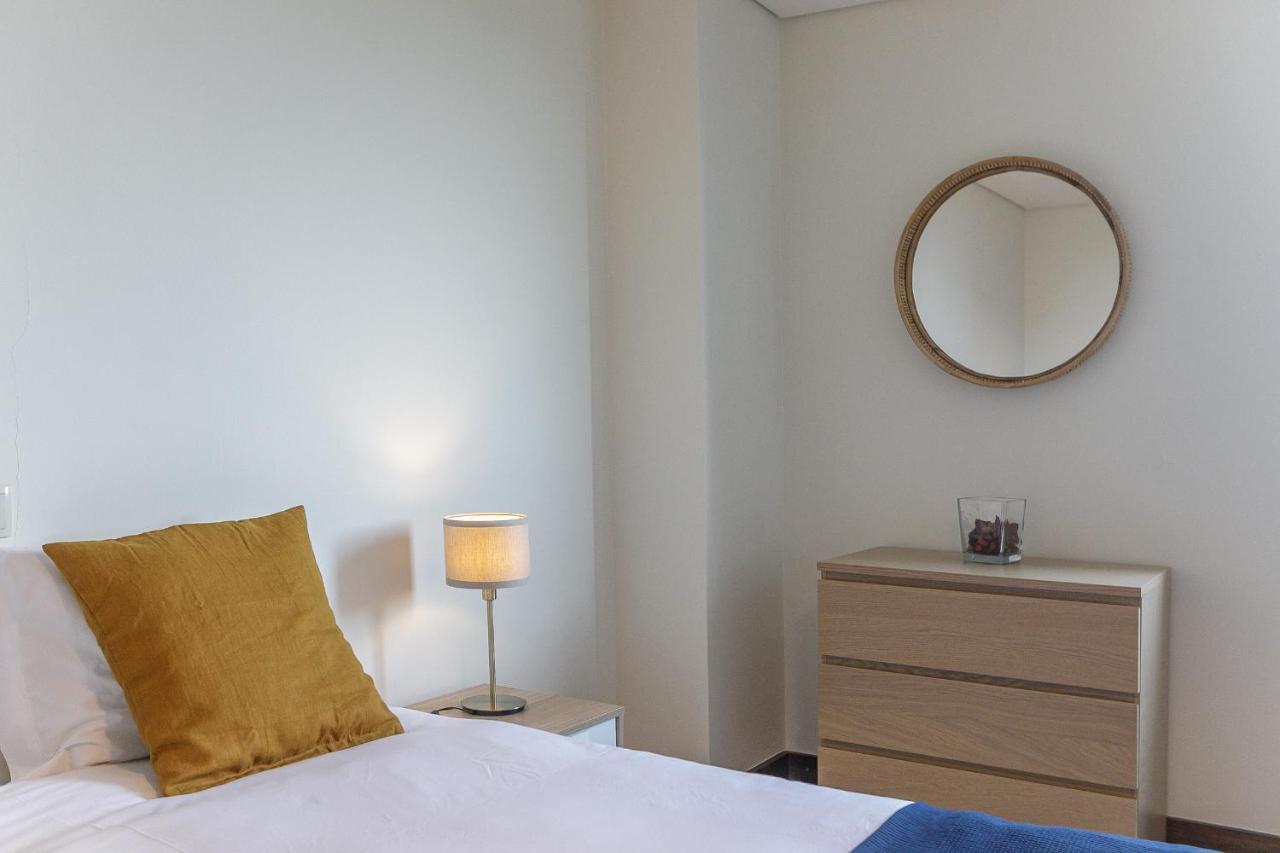 Lovelystay - Spacious 3Br Flat With Ac And Balcony Porto Exterior foto